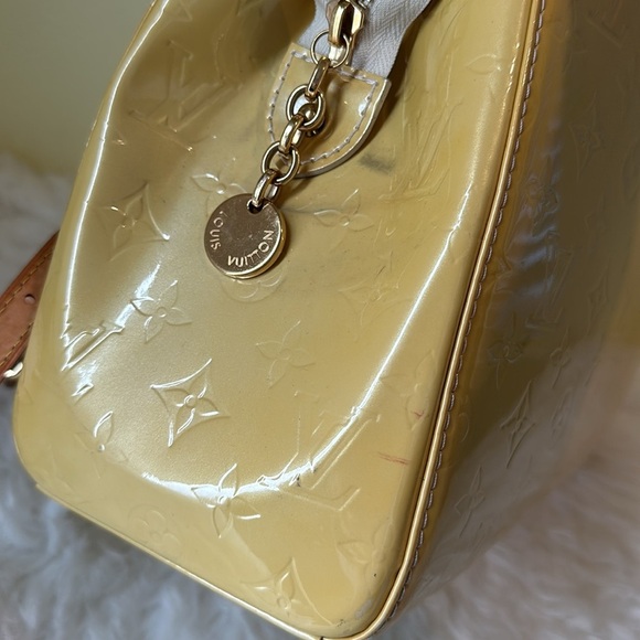 💯Authentic LOUIS VUITTON 
Vernis Brea MM Blanc Corail  Handbag🍀 - Picture 6 of 17